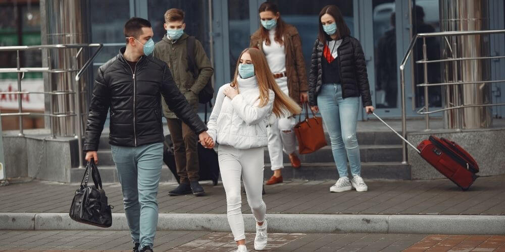 Testy dla podróżnych w 2 oraz 8 dniu po przyjeździe także w Walii