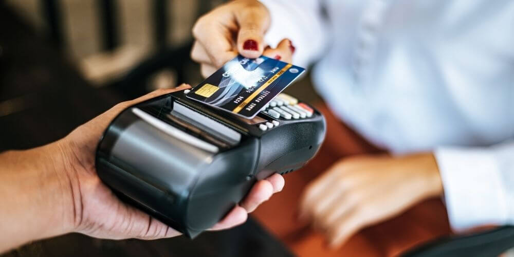 Od października zwiększenie limitu transakcji bezdotykowych do £100