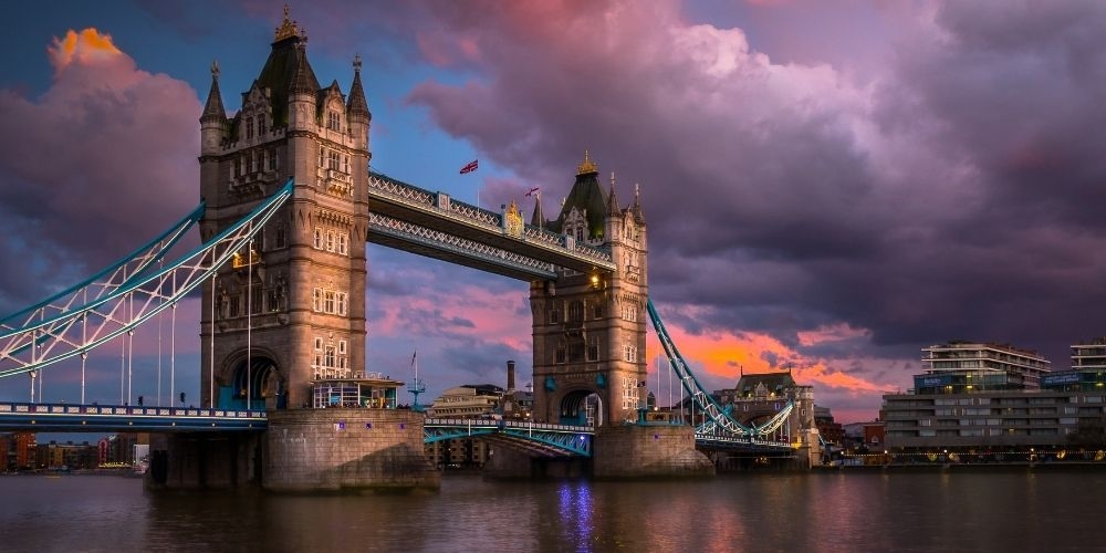 Testy przed przyjazdem do UK wymagane także od osób zaszczepionych