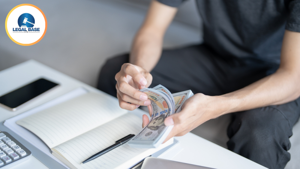 Nowe zasady HMRC dotyczące salary sacrifice mogą kosztować część rodzin nawet £900 rocznie 